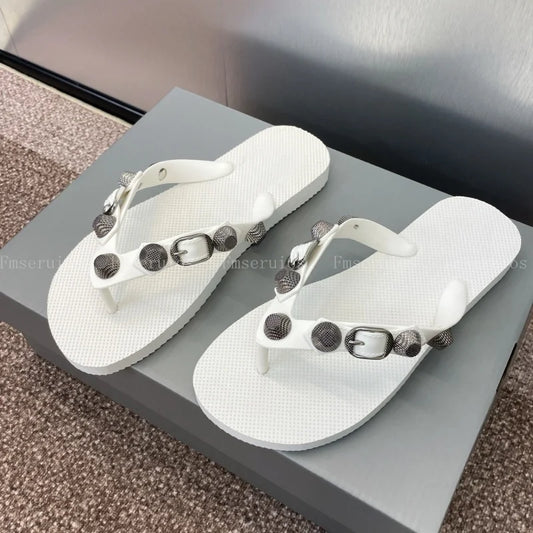 New summer women's slippers with rivets decoration fashion design flat sole slippers