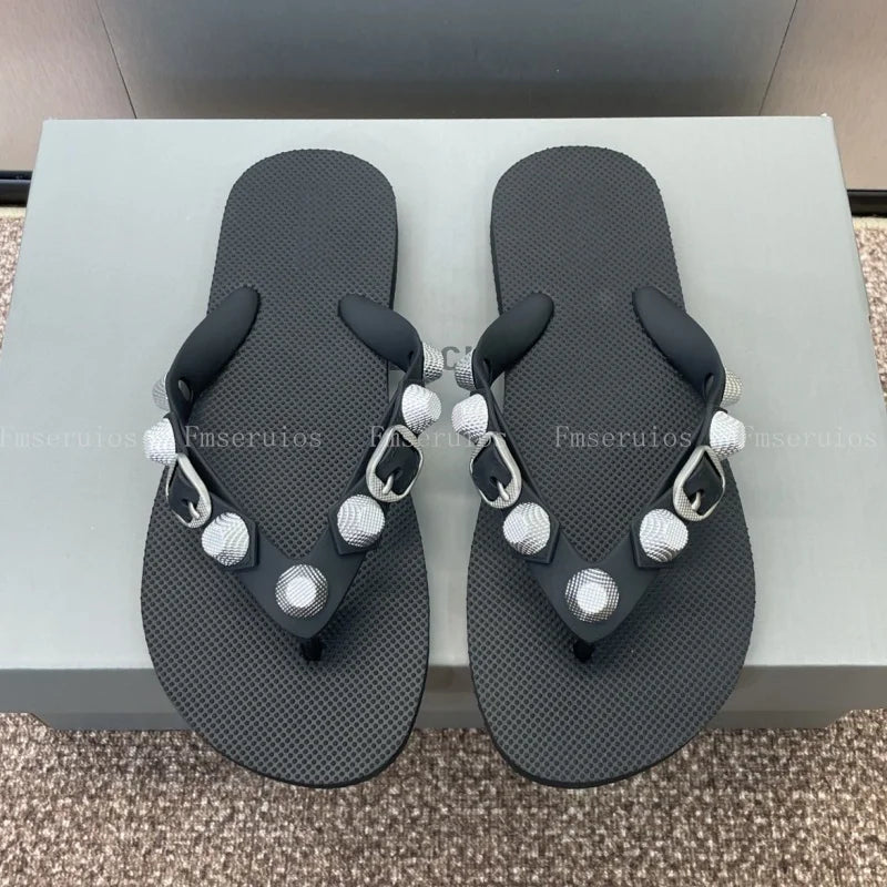 New summer women's slippers with rivets decoration fashion design flat sole slippers