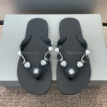 New summer women's slippers with rivets decoration fashion design flat sole slippers